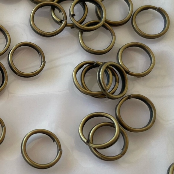 85 Split Rings, 6mm Findings, in Antique Brass Tone for Jewelry Craft Making - Picture 5 of 5